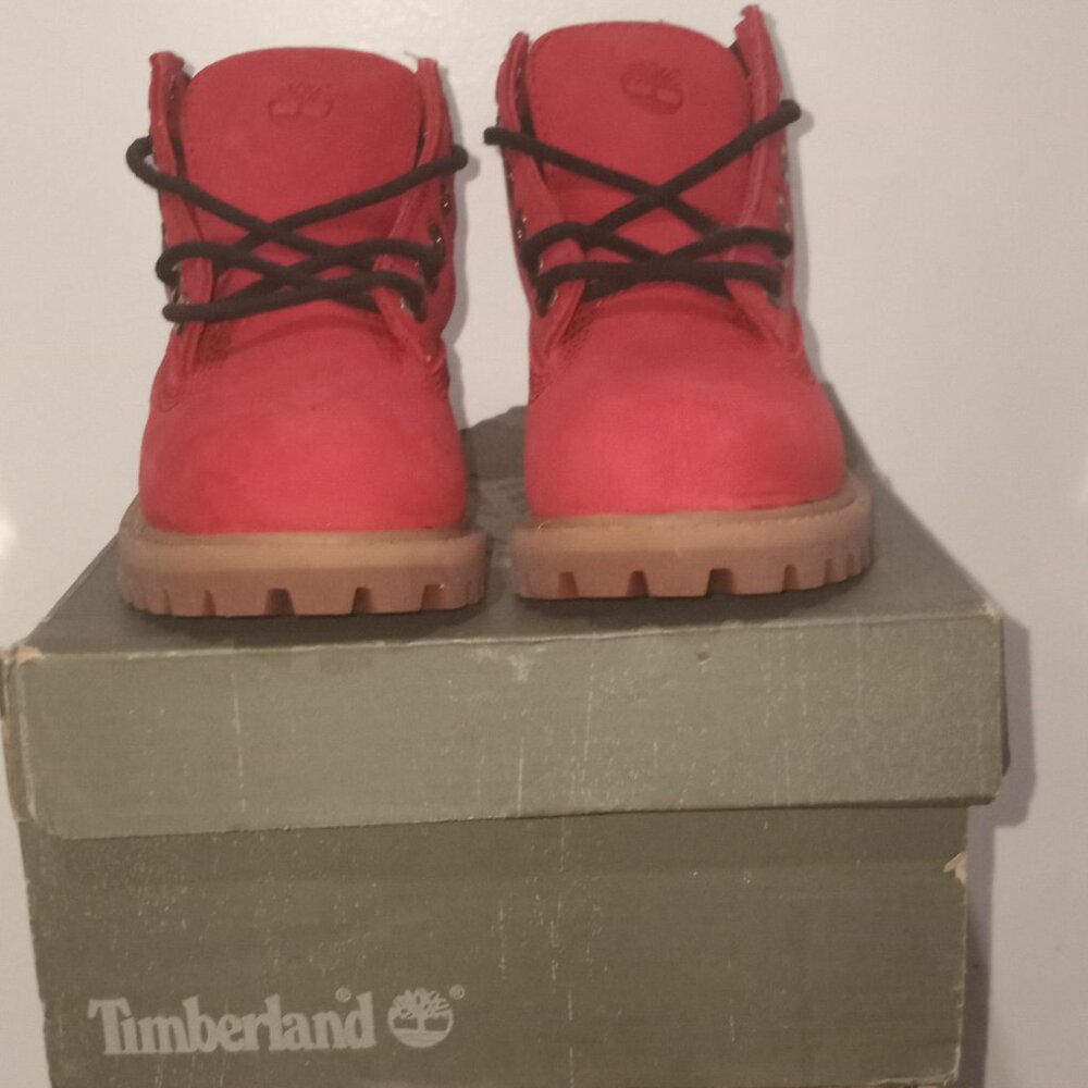 TIMBERLAND TODDLER RED, SIZE 9, NEW IN BOX